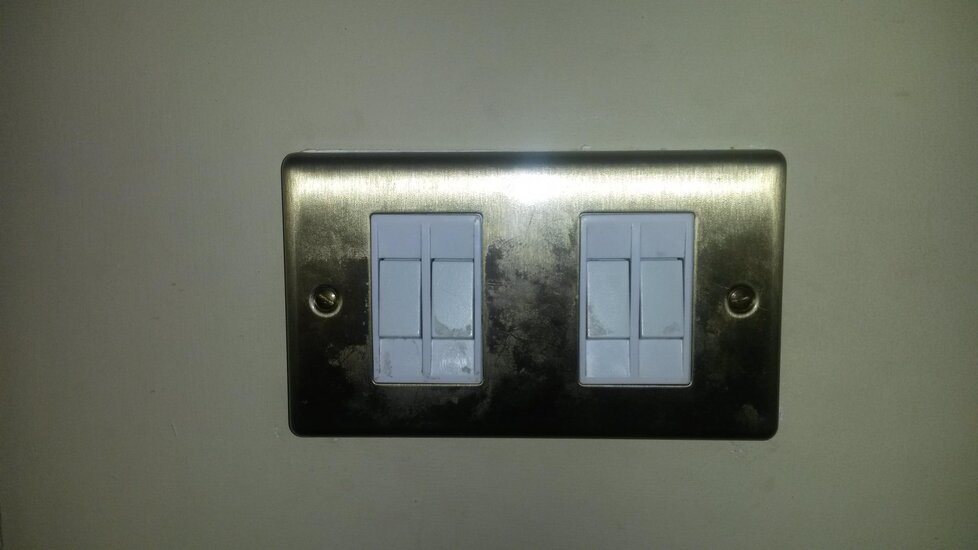 4G light switch.jpg