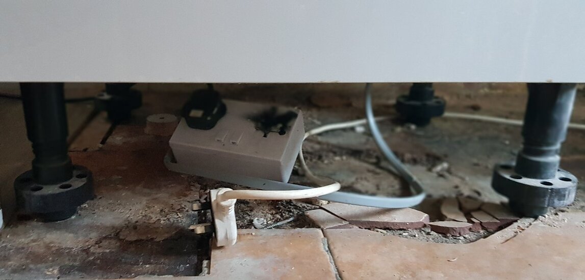 [ElectriciansForums.net] Sockets & Sinks - The Law?