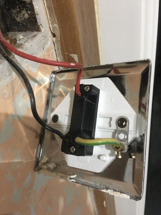 Customer complaining about getting a shock from light switch upload_2019-3-24_15-50-21 - EletriciansForums.net