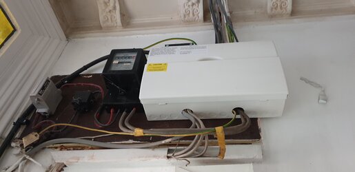 New consumer unit, builder says upgrade supply 20190523_200455 - EletriciansForums.net