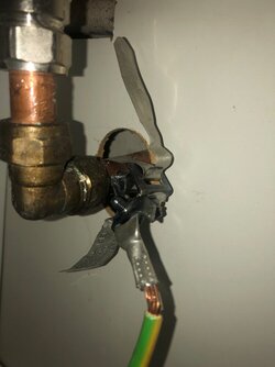 Close of up pre existing earthing.jpg