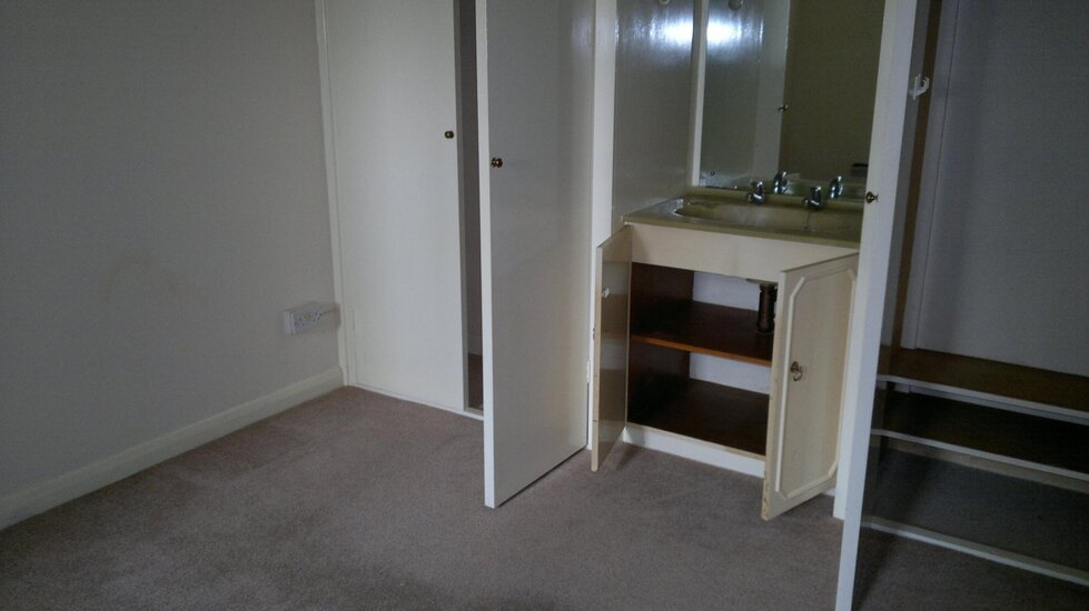 Socket in bedroom near sink.jpg