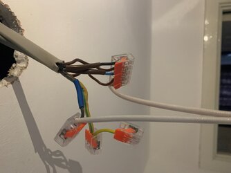 Pic2 light does not switch on .jpg Pic2 light does not switch on .jpg