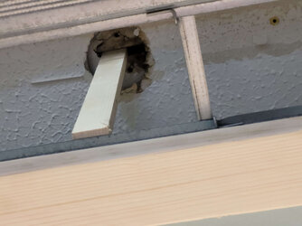 the one other hole in artex close up.jpg