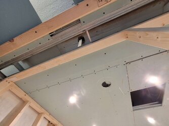the one other existing hole in artex .jpg